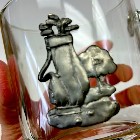 Clear glass mug with pewter golf club 3D design - Picture 3 of 5